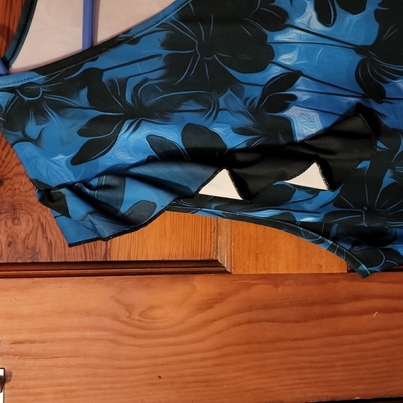 Woman's Plus Lily by Firmiana Teal/Black Floral Flutter Sleeve Tunic. Size 3XL - Picture 4 of 4